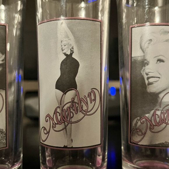 Marilyn Monroe Shot/Drinking Glass By Bernard of Hollywood Pink Bottom - Picture 2 of 7